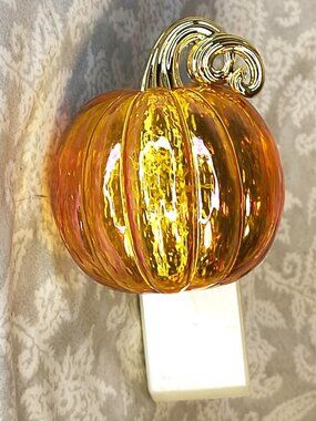 Beatutiful Bath & Body Works Wallflower iridescent pumpkin plug in nightlight